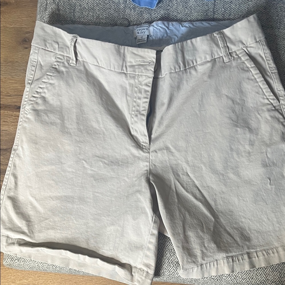 Crown & Ivy Women's Cream Shorts